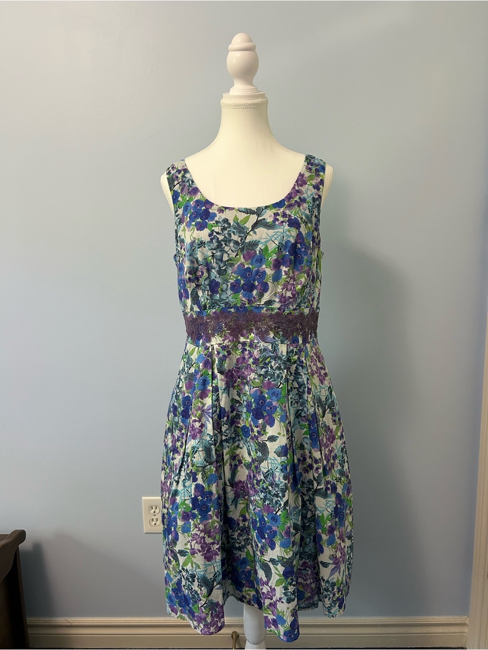 Floral Scoop Neck Midi Dress with Lace Waist in Blue & Purple